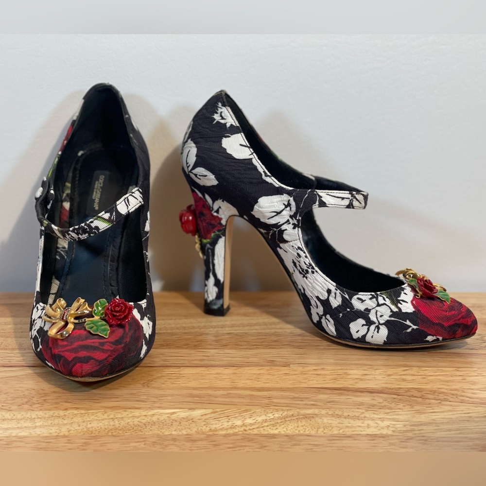 * SOLD * DOLCE & GABBANA Embellished Rose brocade Mary Jane pumps 40.5 EU/ 10 US